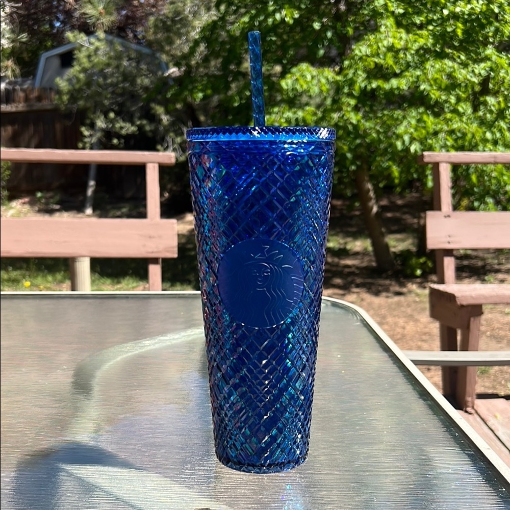 Title:
Starbucks Iridescent Blue Studded Tumbler 24oz Venti – Limited EditionNew